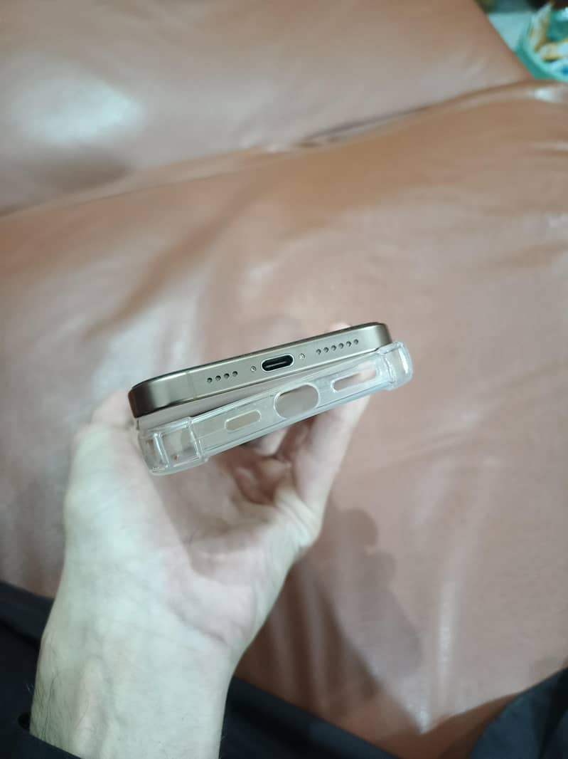 Apple iPhone 16 Pro Max 4