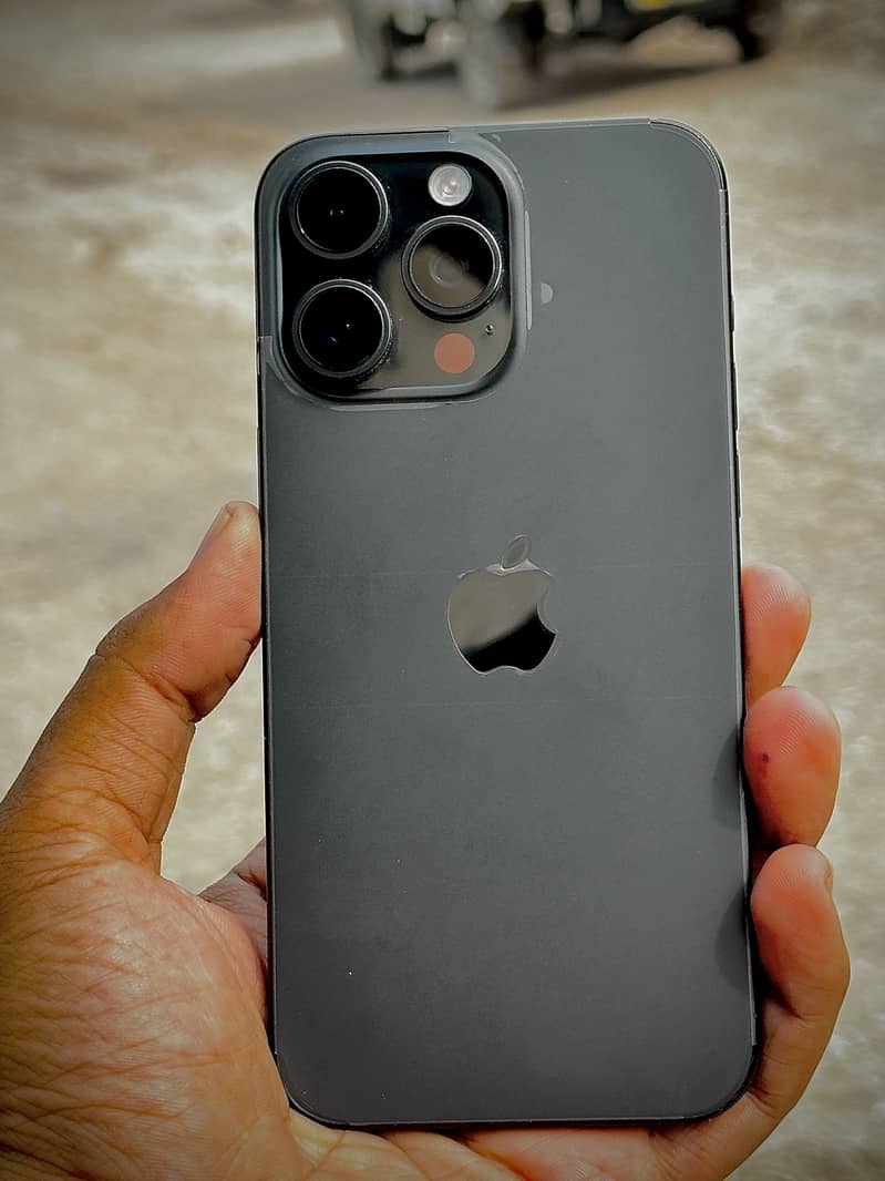 Apple iPhone 15 Pro Max 1