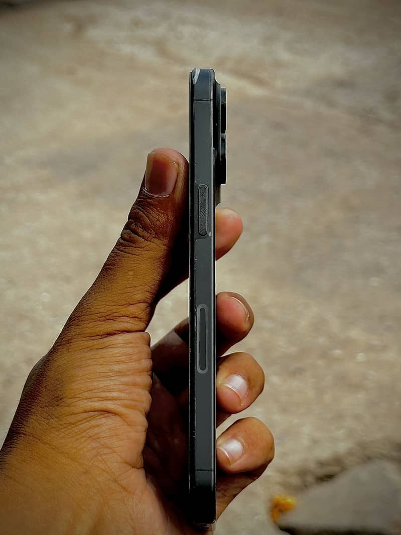 Apple iPhone 15 Pro Max 2