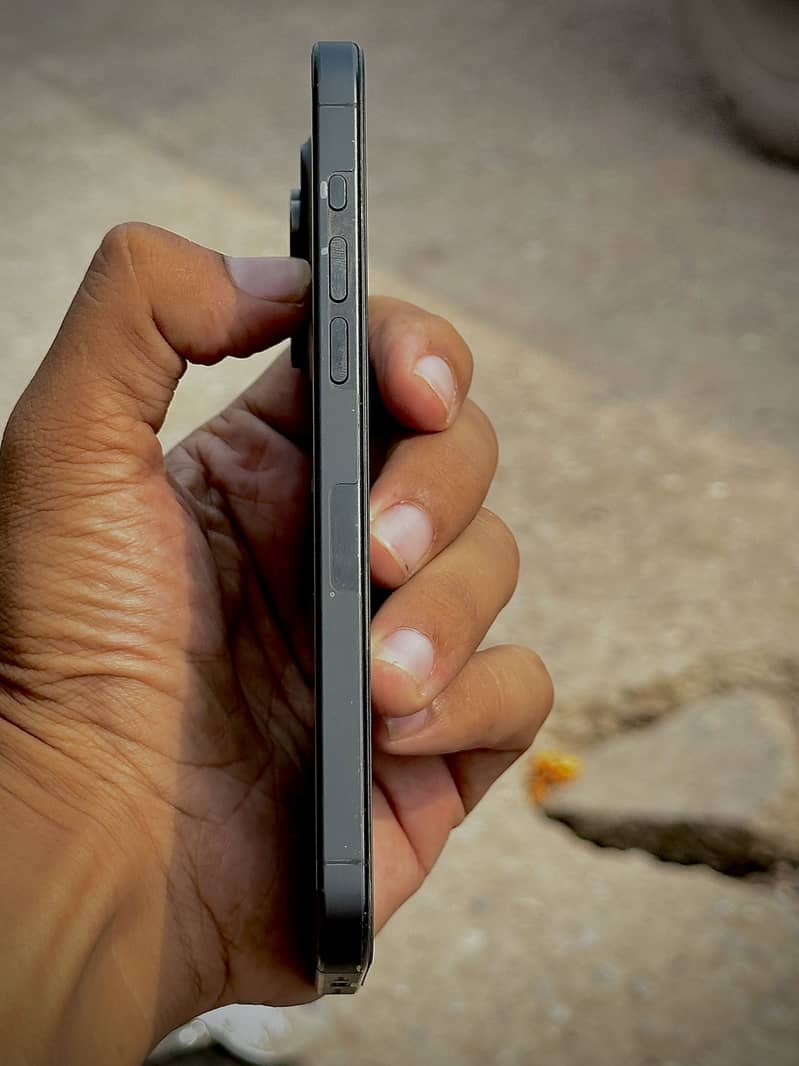 Apple iPhone 15 Pro Max 3