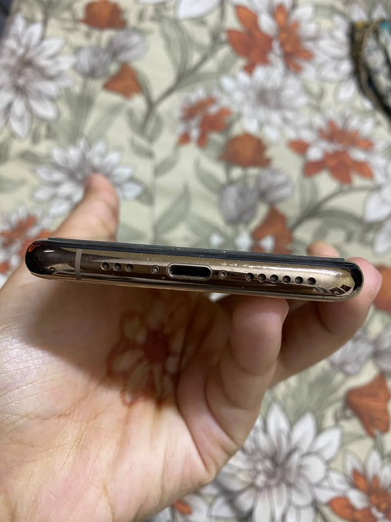 Apple iPhone XS 1