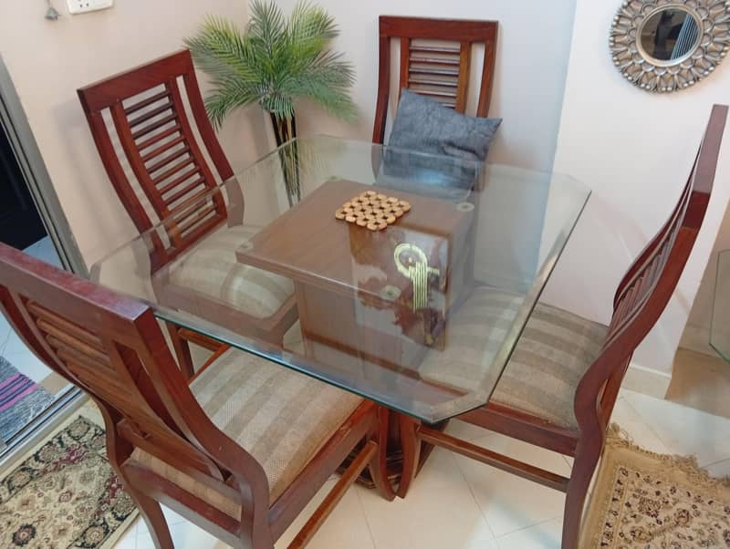 dining table with 4chairs 1