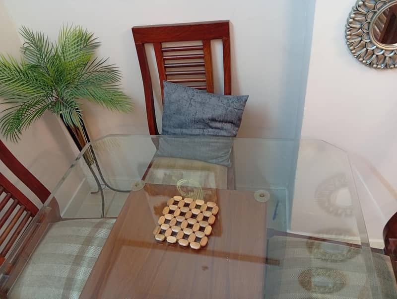dining table with 4chairs 2