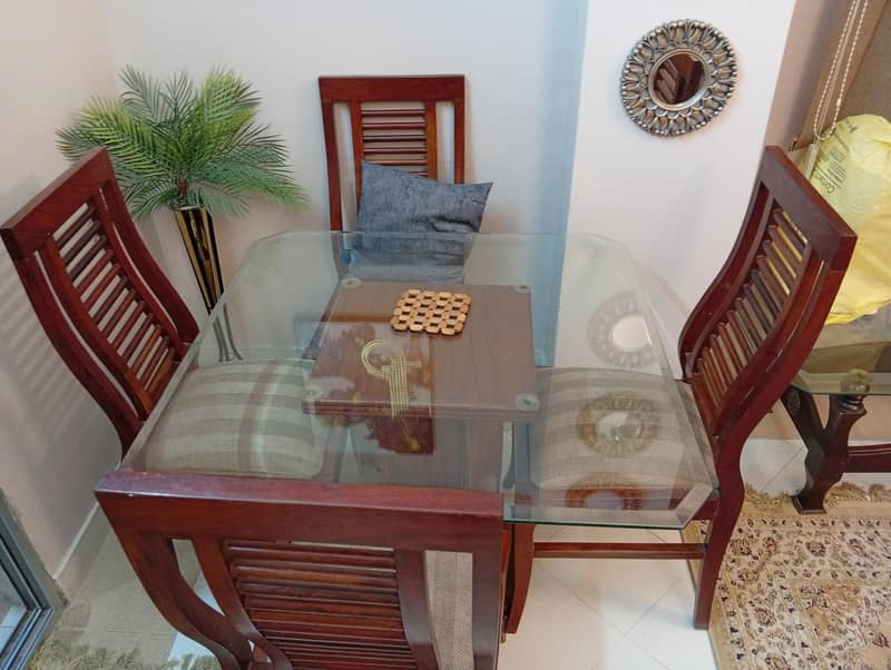 dining table with 4chairs 5