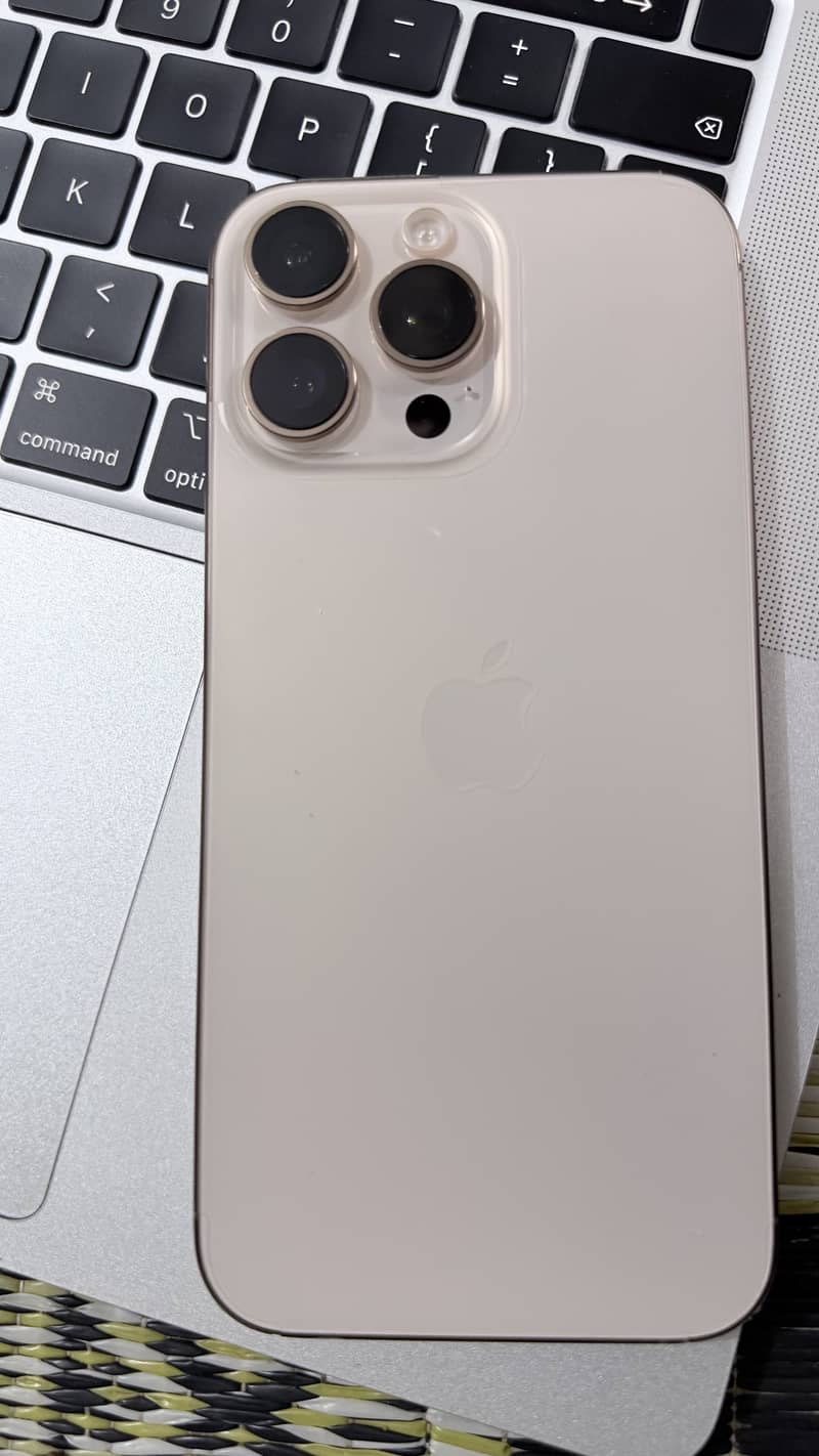 Apple iPhone 16 Pro Max 0