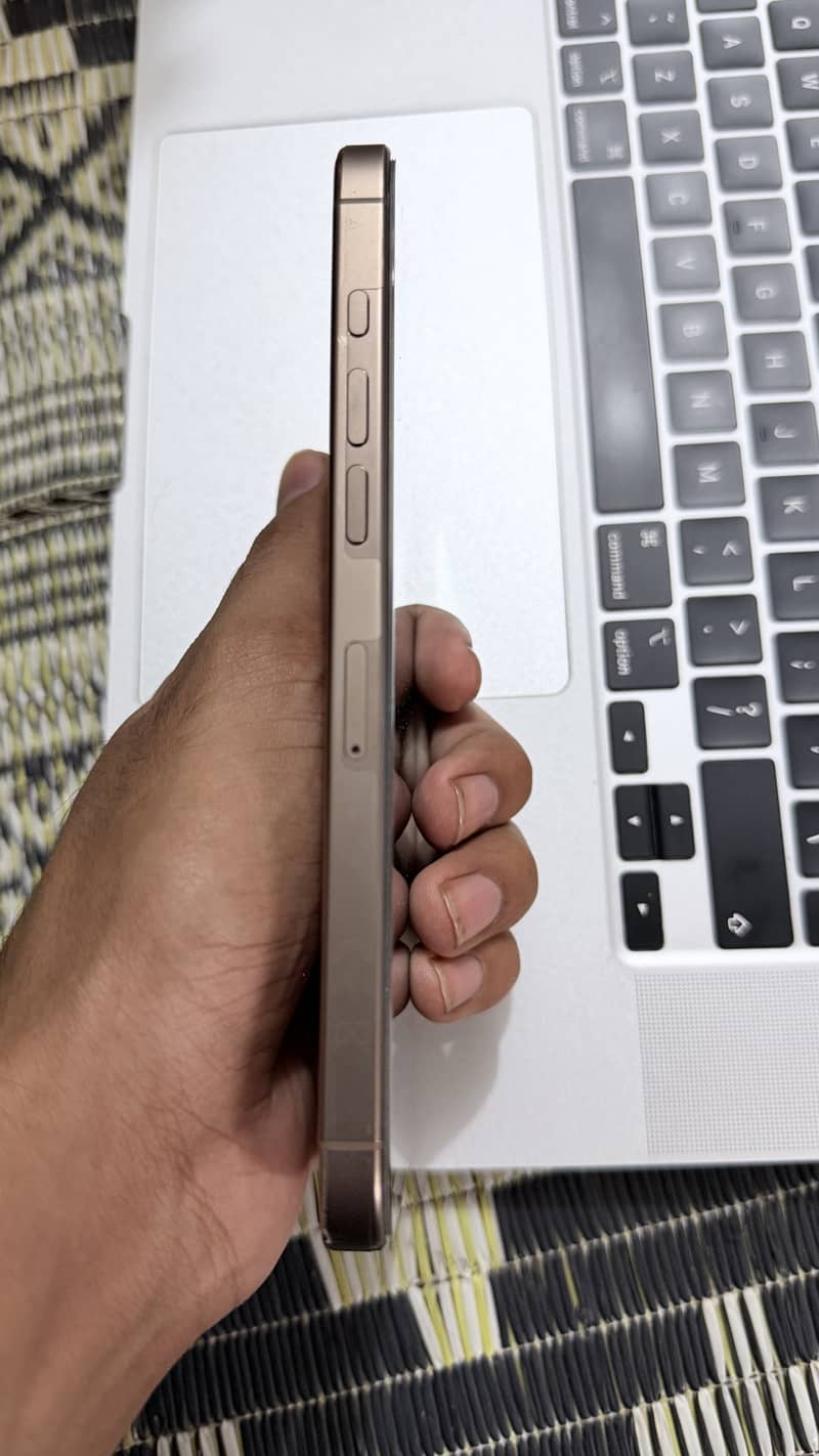 Apple iPhone 16 Pro Max 1