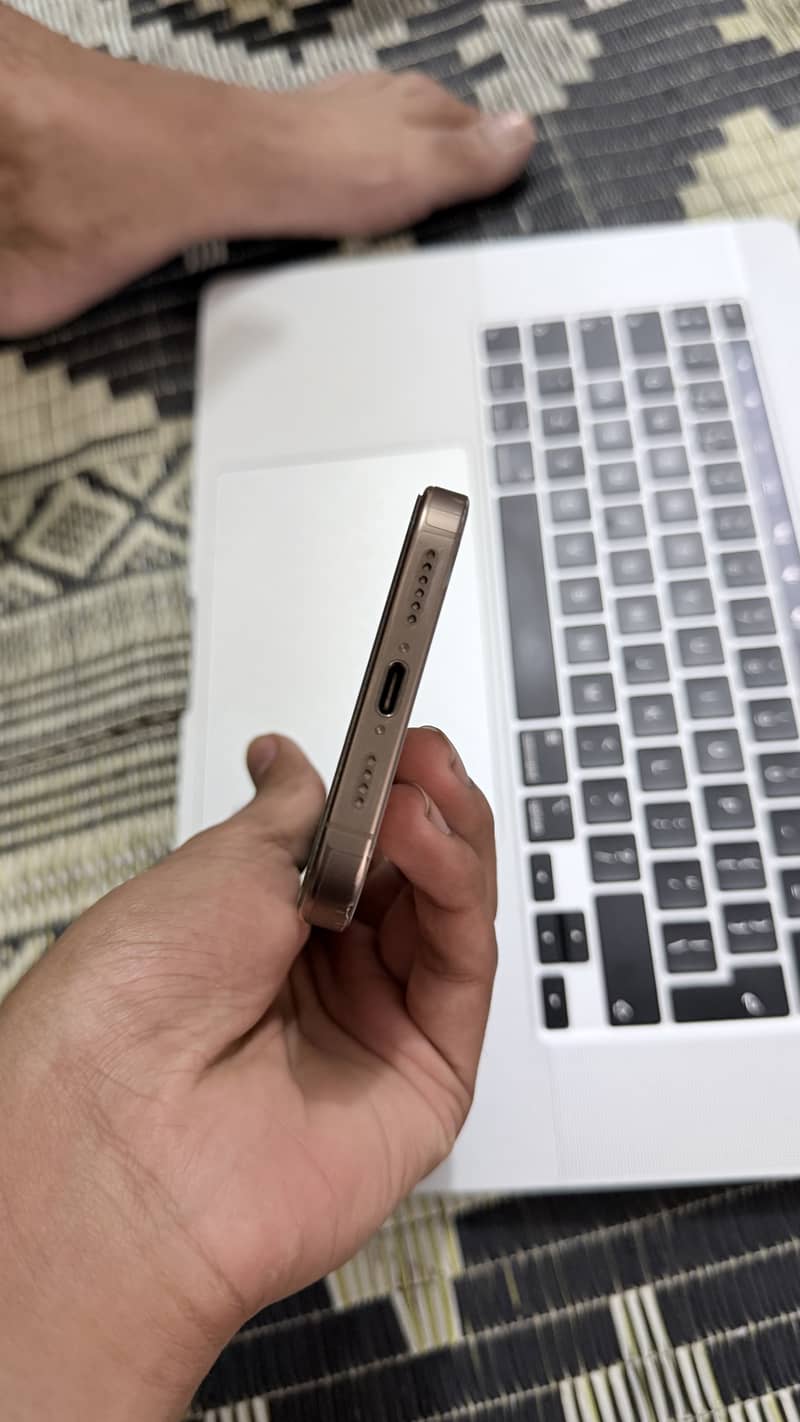 Apple iPhone 16 Pro Max 3