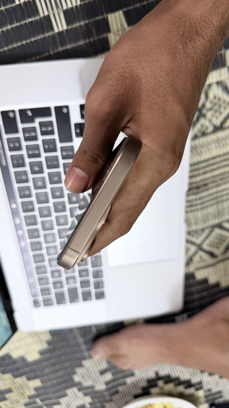 Apple iPhone 16 Pro Max 4