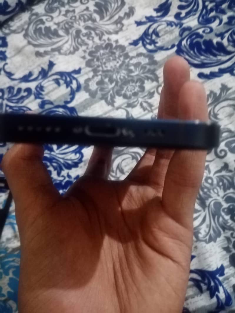 Apple iPhone 12 4
