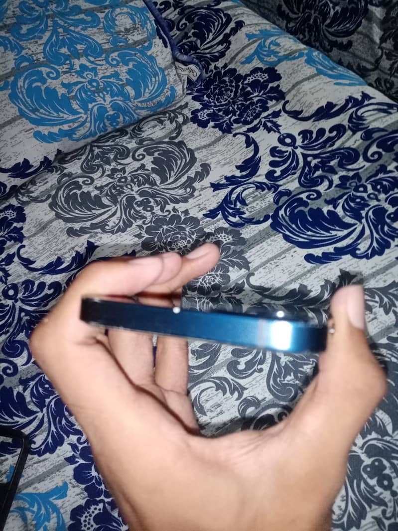 Apple iPhone 12 7
