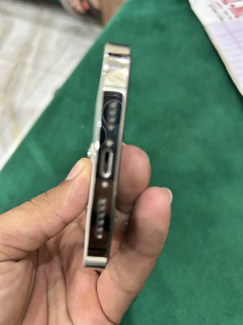 Apple iPhone 13 Pro Max 2