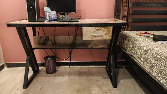 selling my computer table