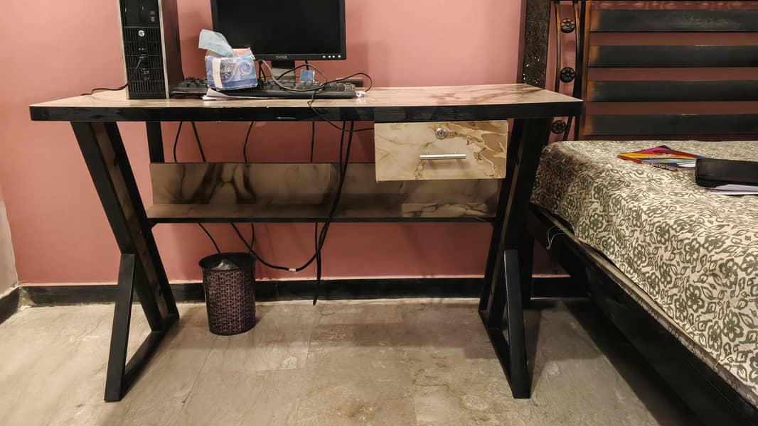 selling my computer table 0