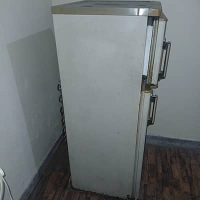 Medium-Sized Refrigerator for Sale – Approx. 7 CFT