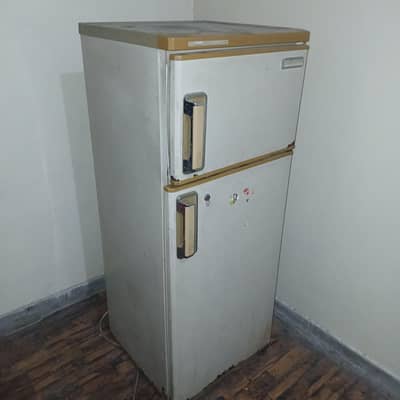 Medium-Sized Refrigerator for Sale – Approx. 7 CFT