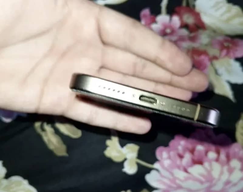 Apple iPhone 16 Pro Max 7