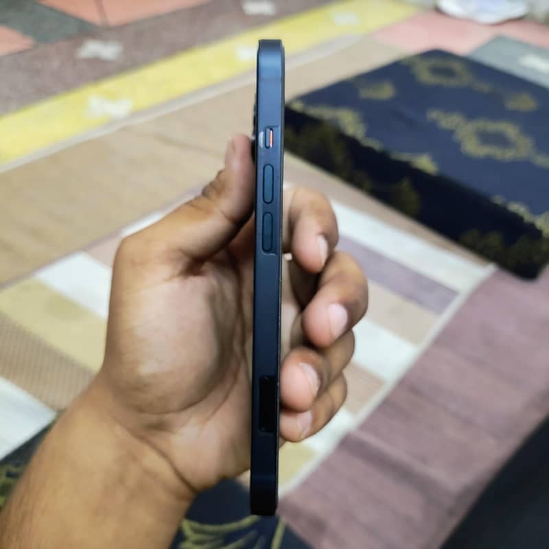 Apple iPhone 13 4