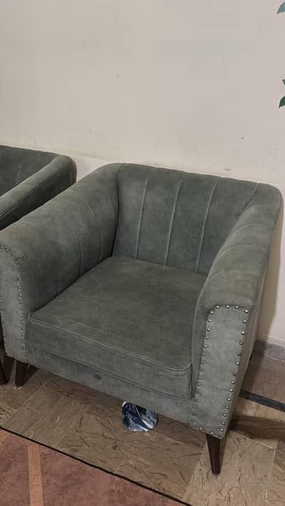7 seter sofa set with 2 stool good condition