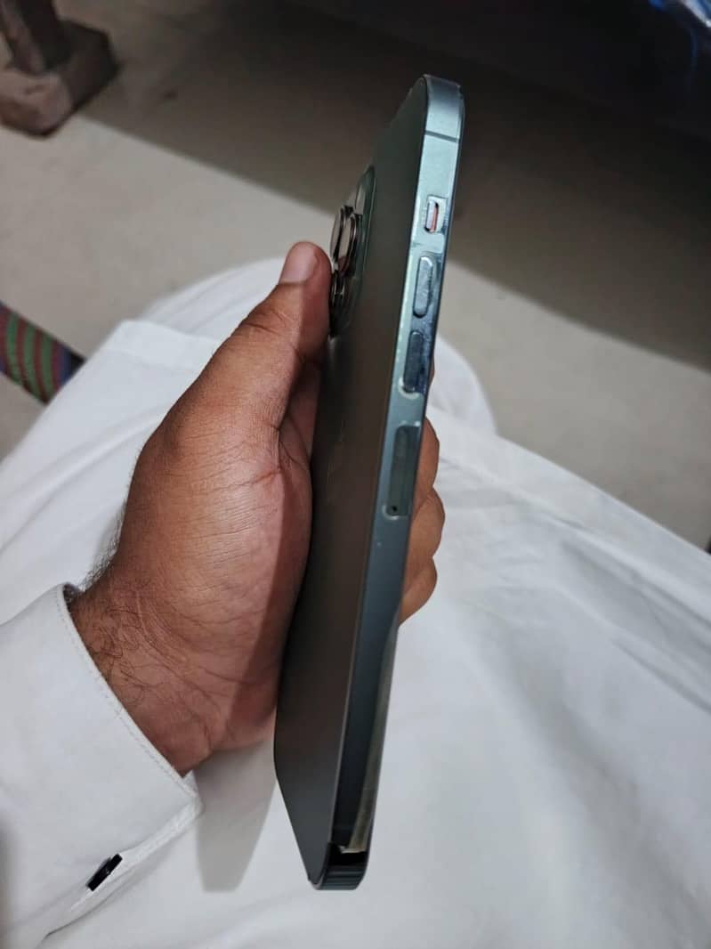 Apple iPhone 13 Pro Max 3