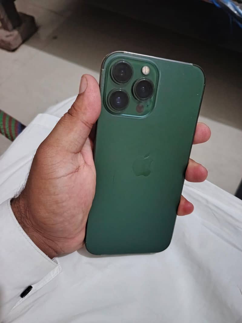 Apple iPhone 13 Pro Max 4