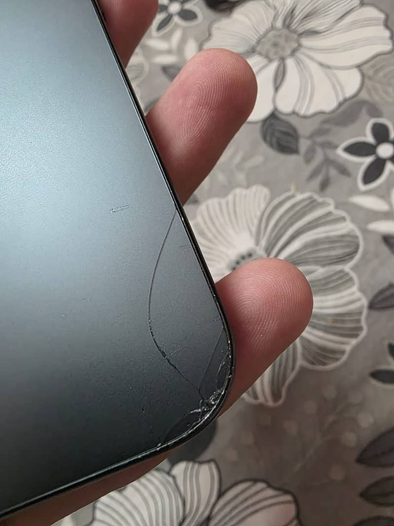 Apple iPhone 16 Pro 1