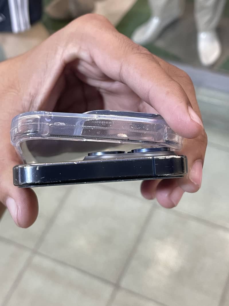 Apple iPhone 15 Pro 4