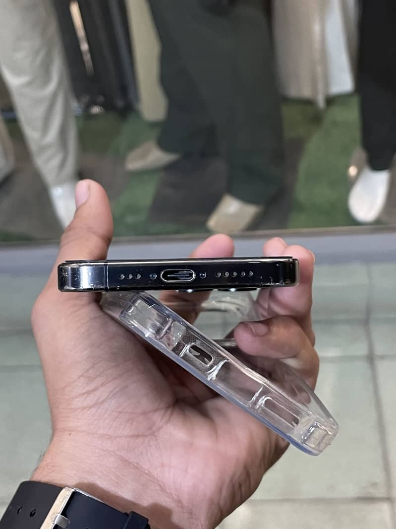 Apple iPhone 15 Pro 6