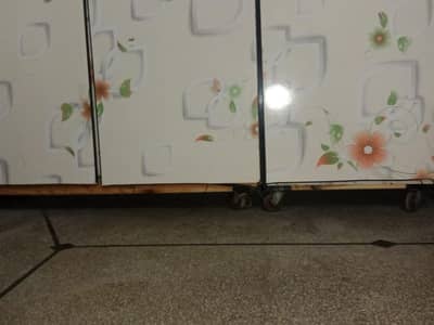3 Door Almari/ Wardrobe ( interwood. style bnwai hai khud)