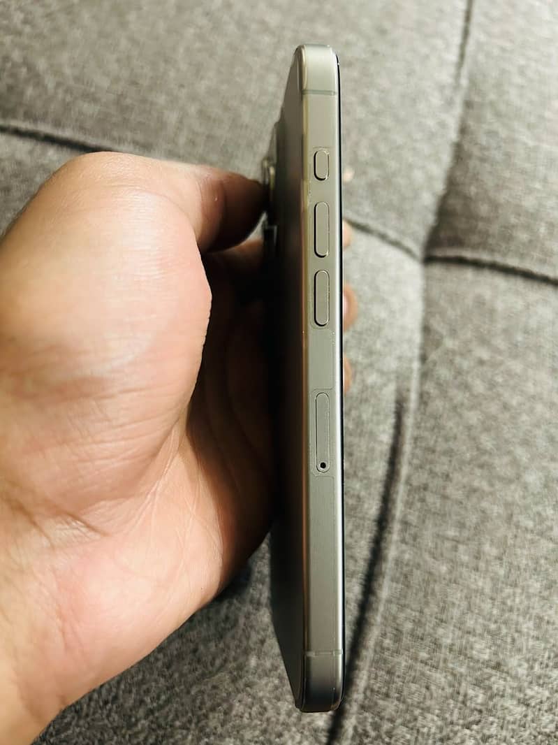 Apple iPhone 15 Pro 0