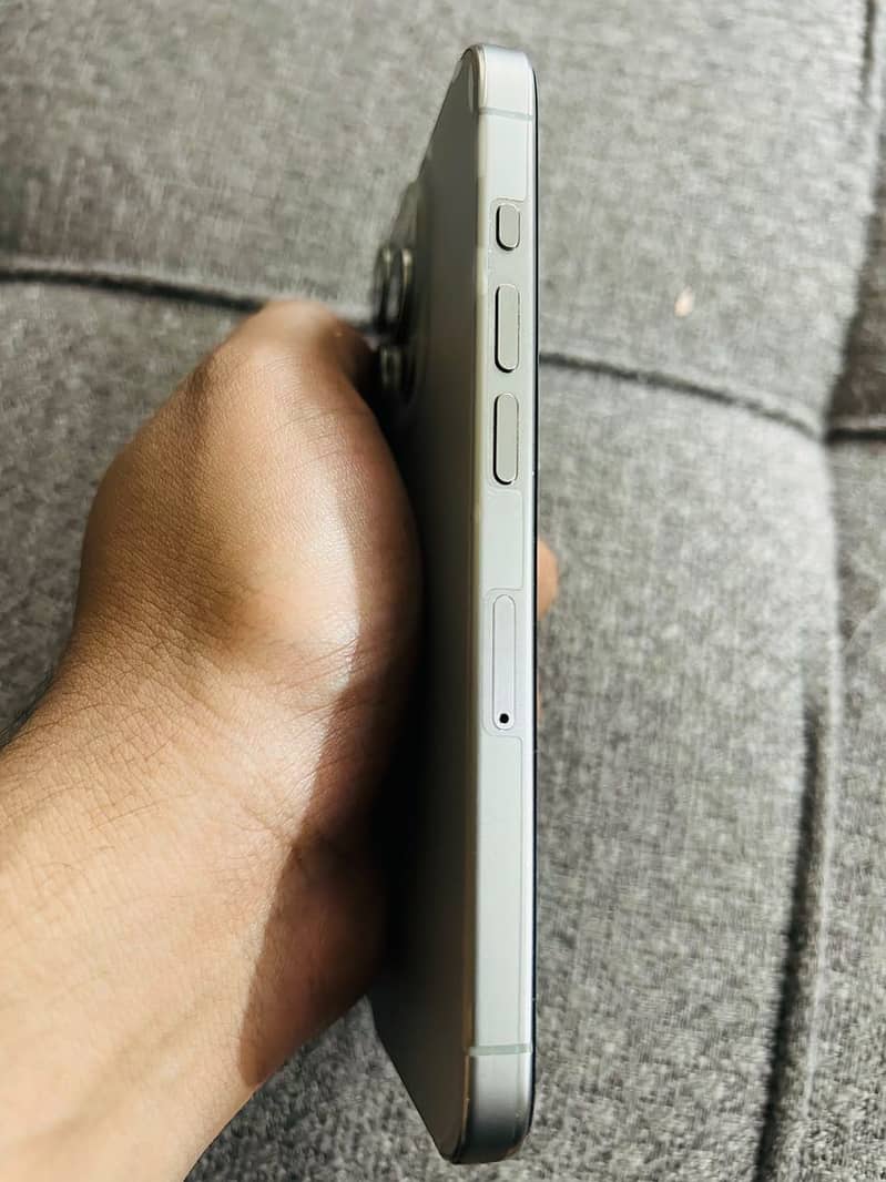 Apple iPhone 15 Pro 3