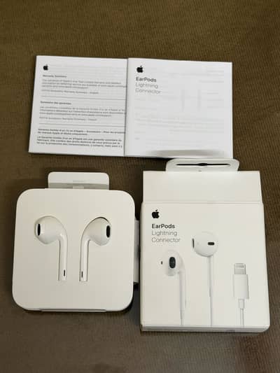 Original Apple EarPods Lightning Connector – UK Purchased