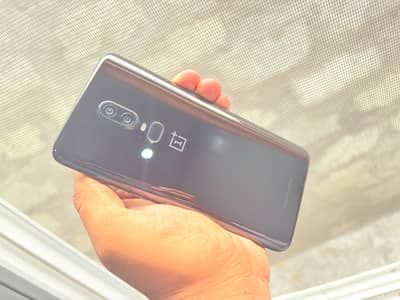 One Plus 6 daba charger sub kuxh sat hn non pta 10.10 8Gb ram 128Gb