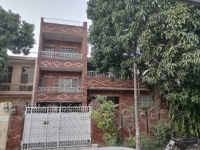 Prominently-Located Prime Location House Available In Awan Town For sale