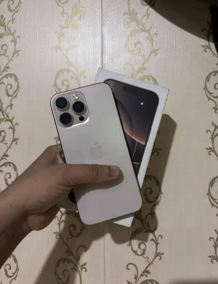 Apple iPhone 16 Pro Max 0
