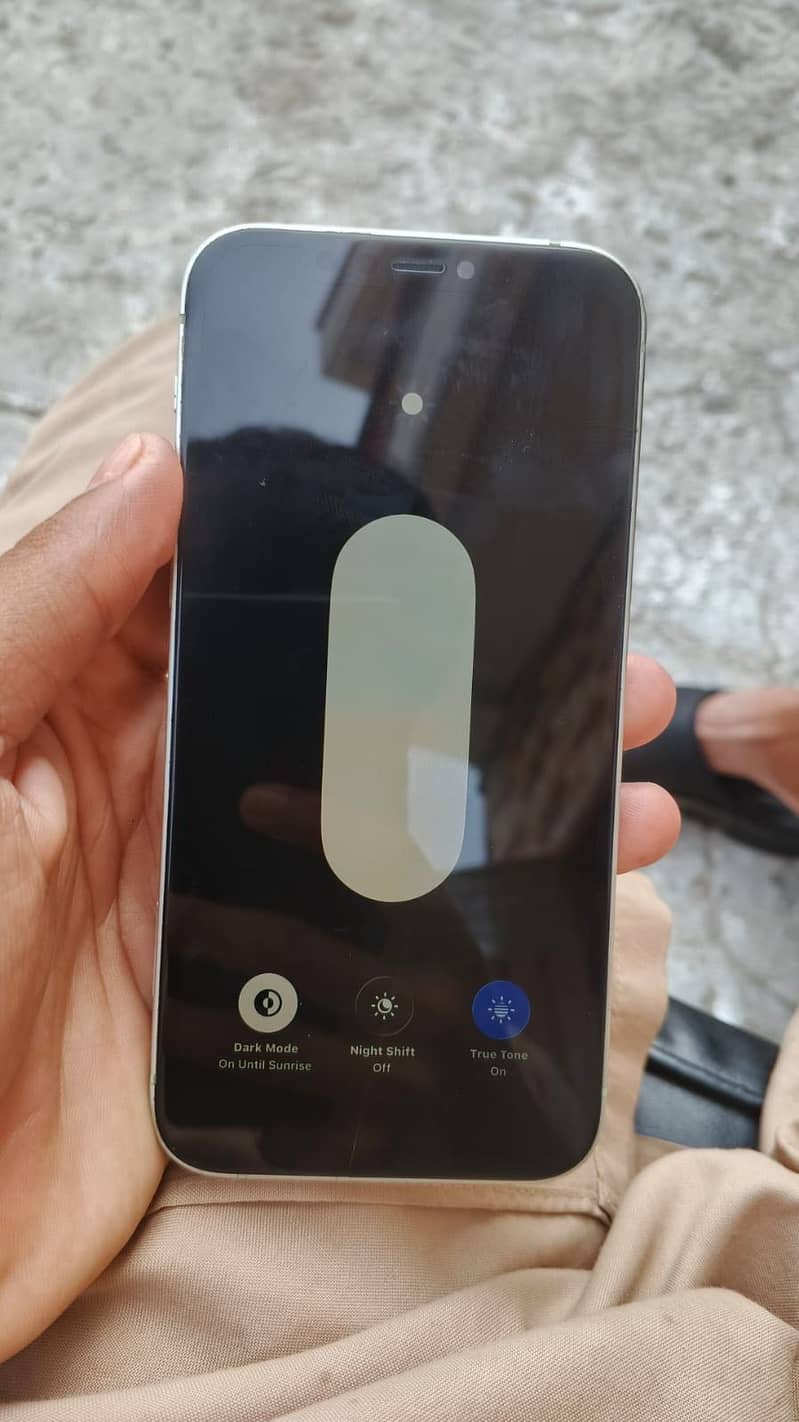 Apple iPhone 12 4