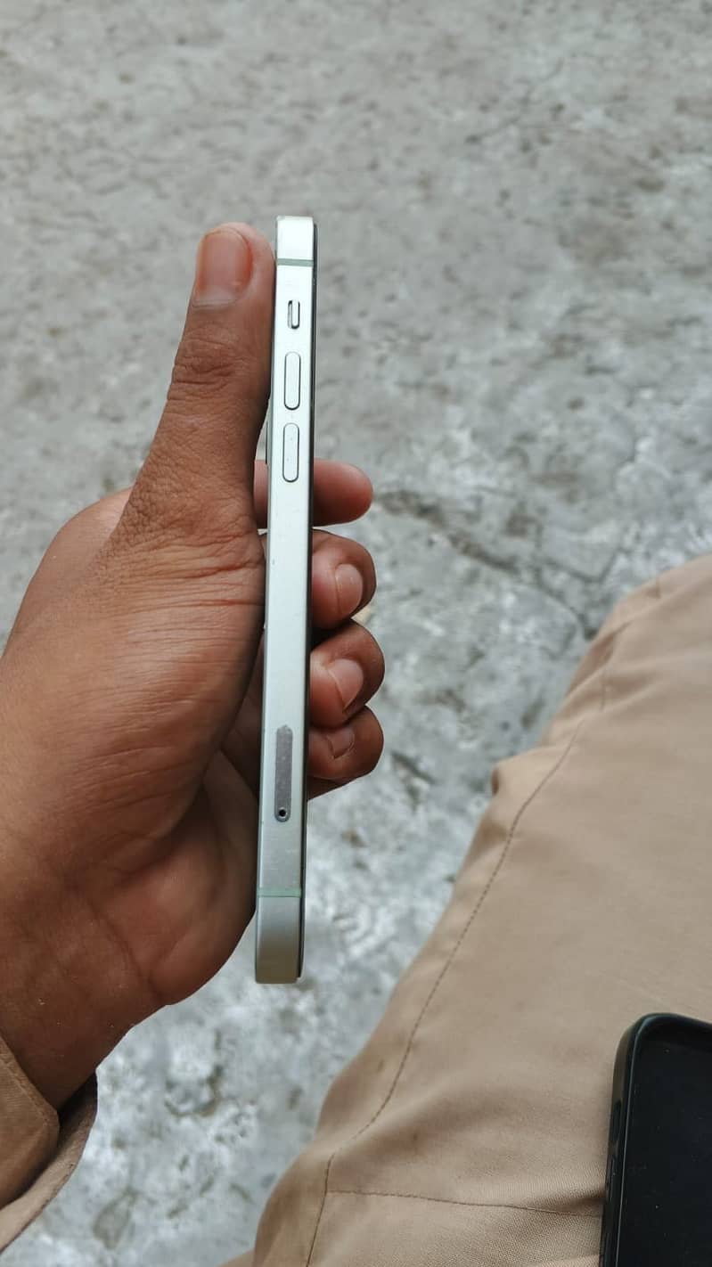 Apple iPhone 12 6