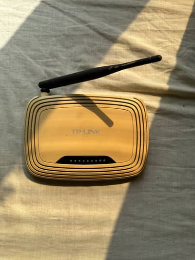 Tp link Wireless Router with adopter