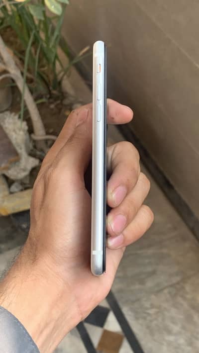 Apple iPhone SE