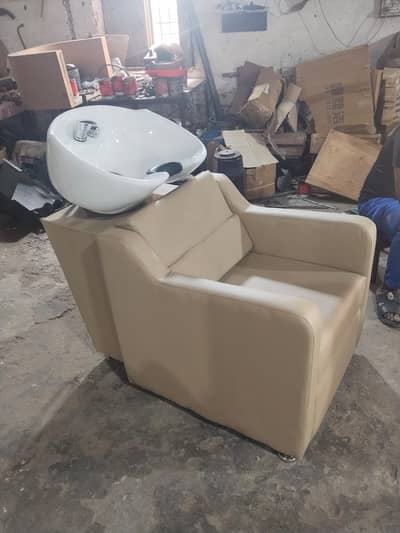 Barber chair/Cutting chair/ Shampoo unit/Trolly/Saloon Furniture.