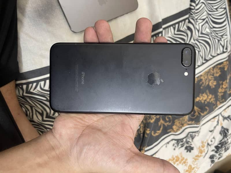 Apple iPhone 7 Plus 5