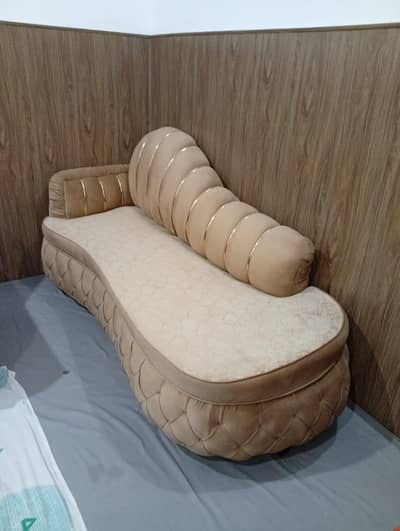 Deewan 3 Seater Barely Used