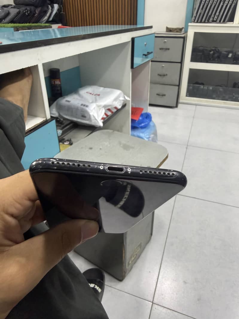 Apple iPhone 7 Plus 5