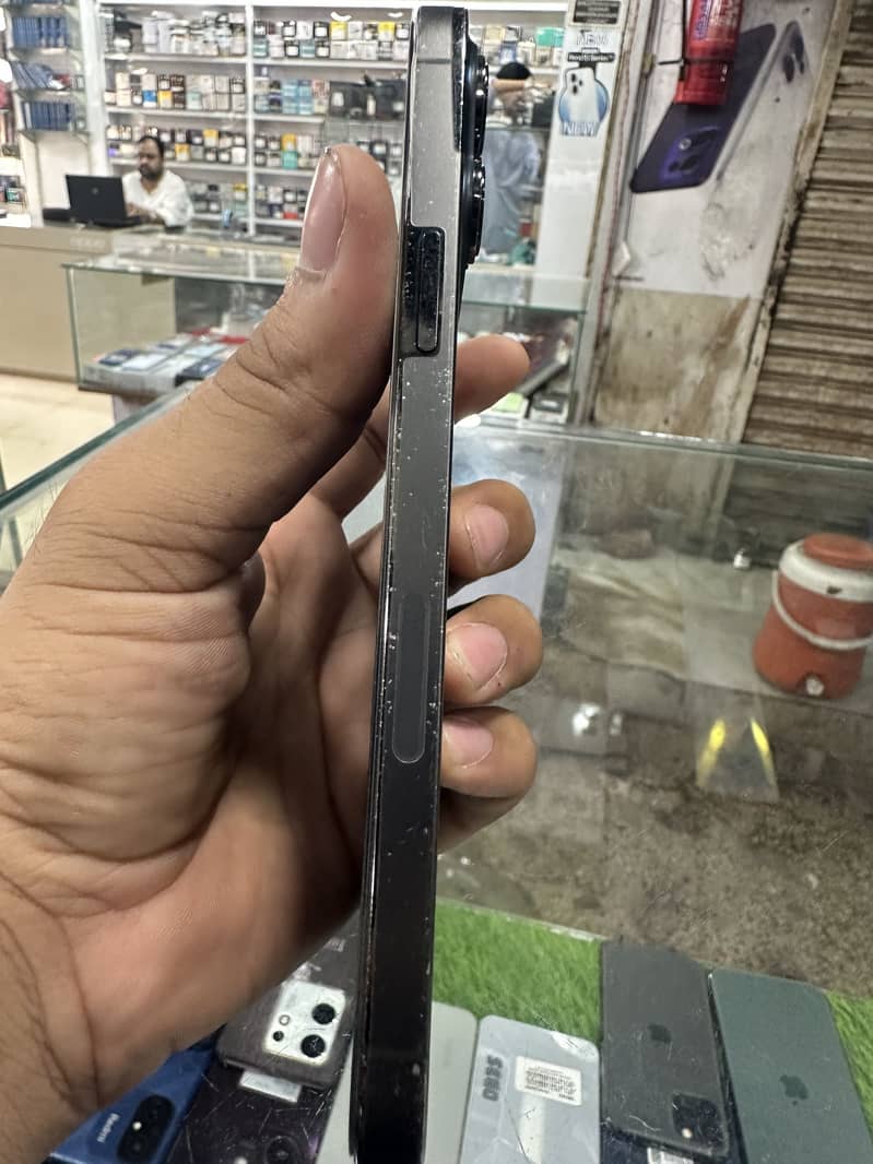 Apple iPhone 13 Pro Max 1