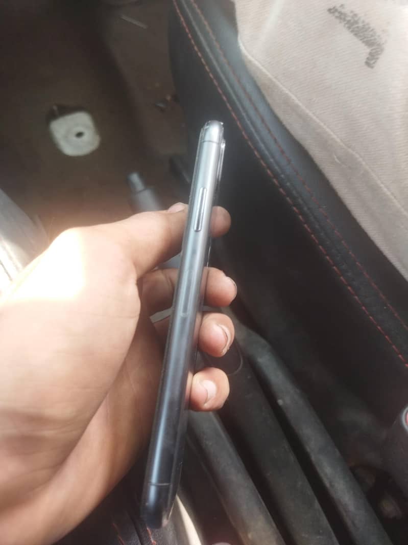 Apple iPhone X 3