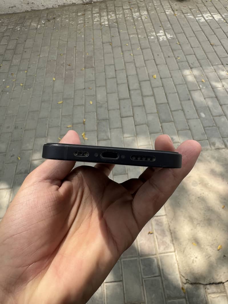 Apple iPhone 12 3