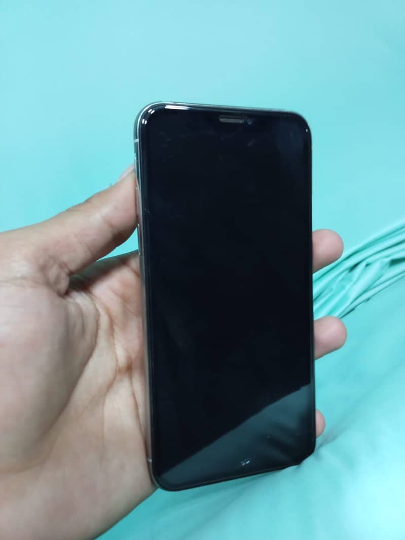 Apple iPhone X 4