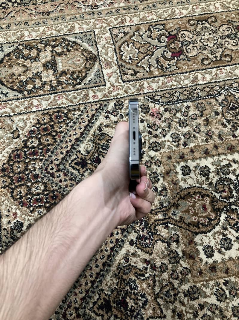 Apple iPhone 13 Pro 4