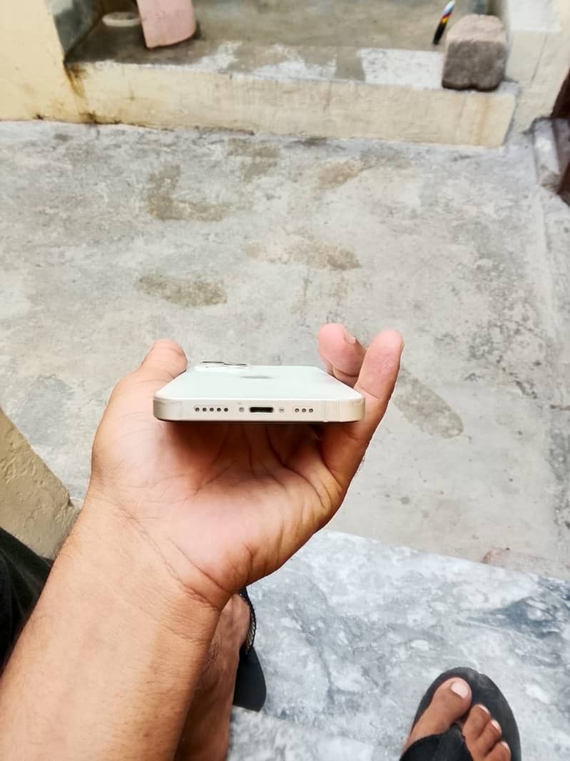 Apple iPhone 13 4