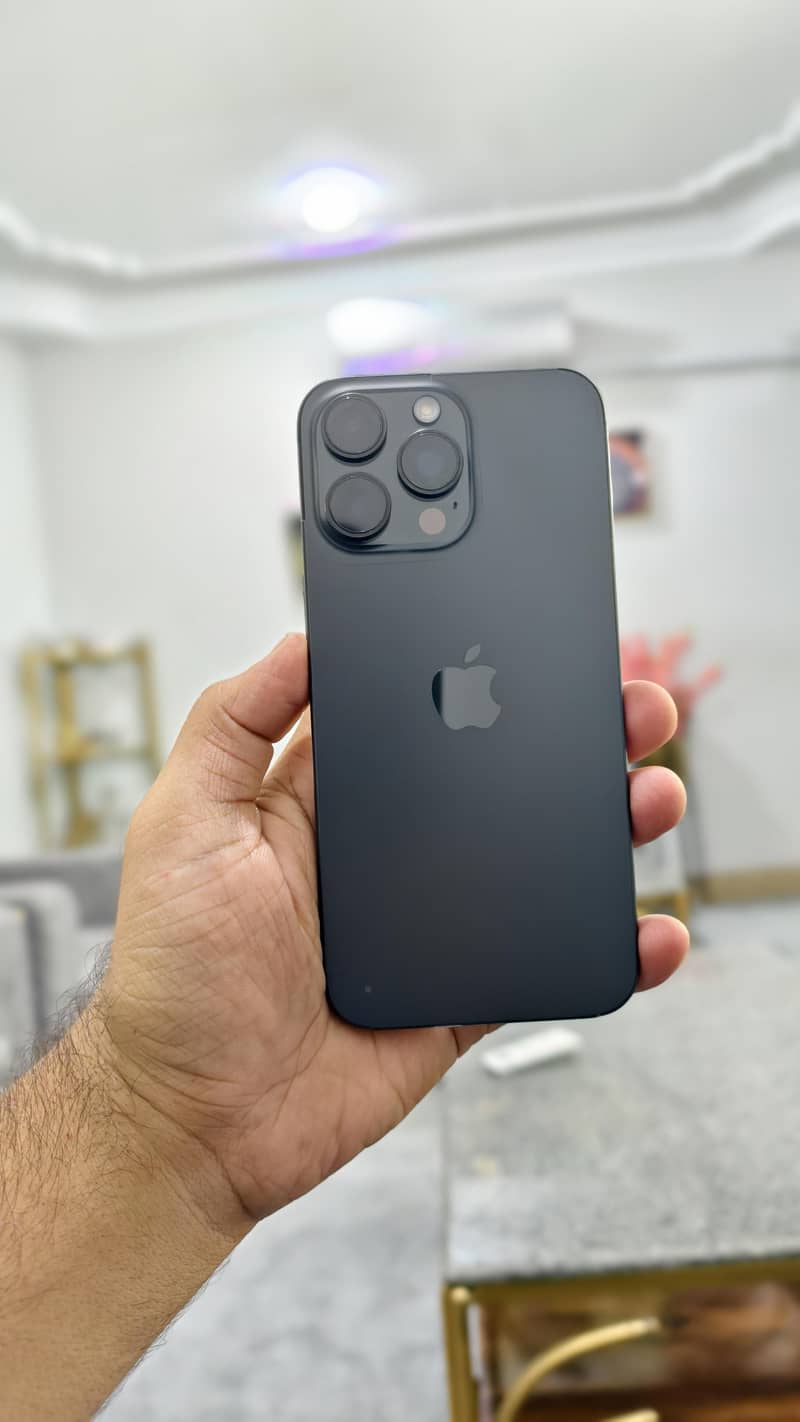 Apple iPhone 15 Pro Max 0