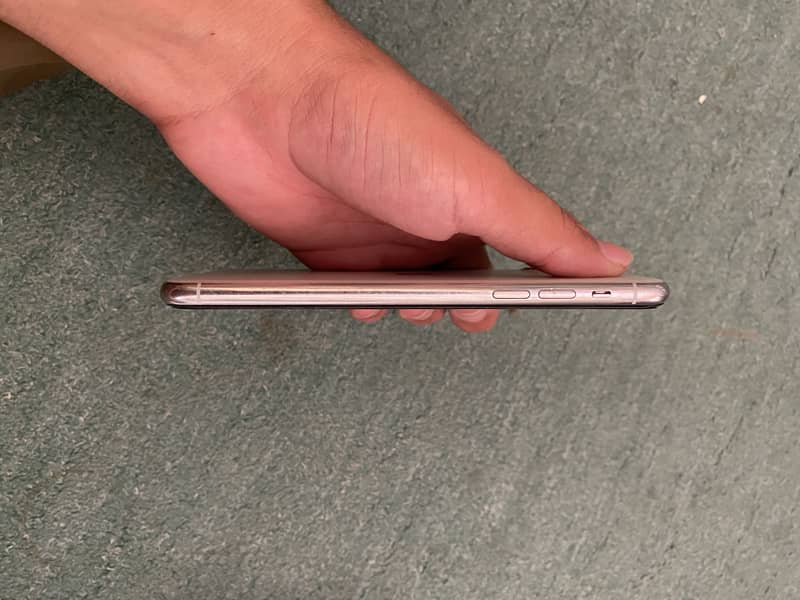 Apple iPhone 11 Pro Max 2